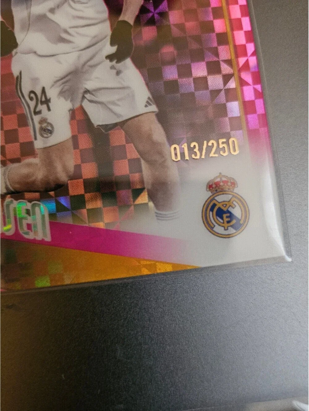 Dean Huijsen [Pink X-Fractor] #39 - 2025 Topps Chrome UEFA - No./250